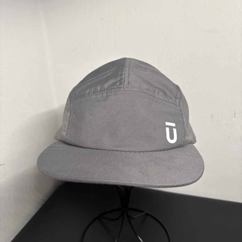 FŪL ELASTIC‎ BUNGEE CAP WITH REFLECTIVE SANDWICH VISOR GRAY UNISEX RUNNING HAT
